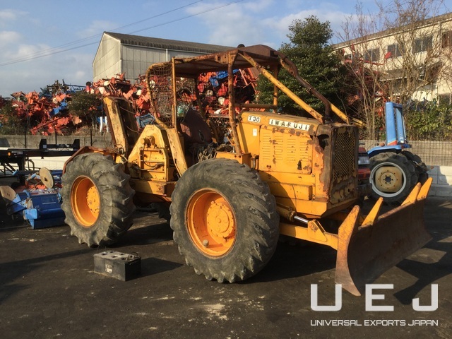 LOGGING TRACTOR IWAFUJI T-30 ( トラクター ) || UEJ Co. Ltd. || 福岡で重機・トラクター 買取はお任せください