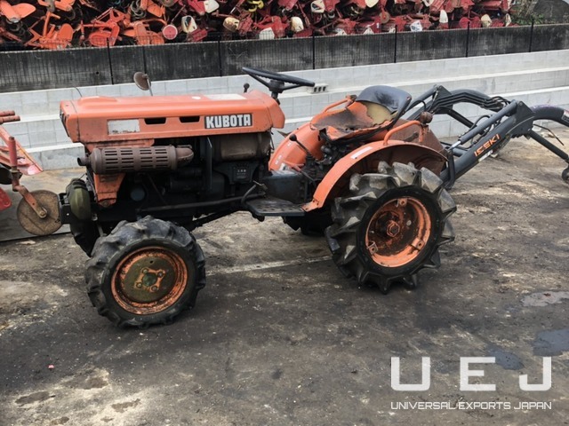 TRACTOR KUBOTA B6001 ( トラクター Kubota ) || UEJ Co. Ltd. || 福岡で重機・トラクター 買取はお任せください