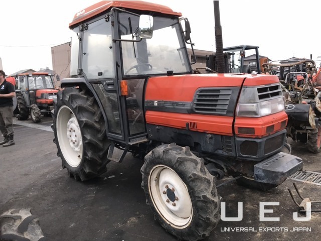 10655 TRACTOR KUBOTA GL600