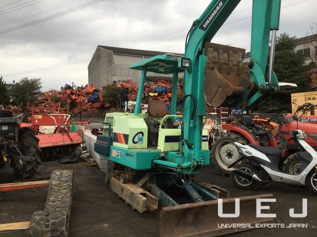 EXCAVATOR YANMAR B37 ( ユンボ ) || UEJ Co. Ltd. || 福岡で重機・トラクター買取はお任せください