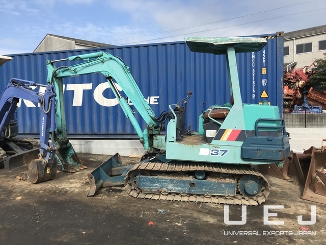 00900 EXCAVATOR YANMAR B37