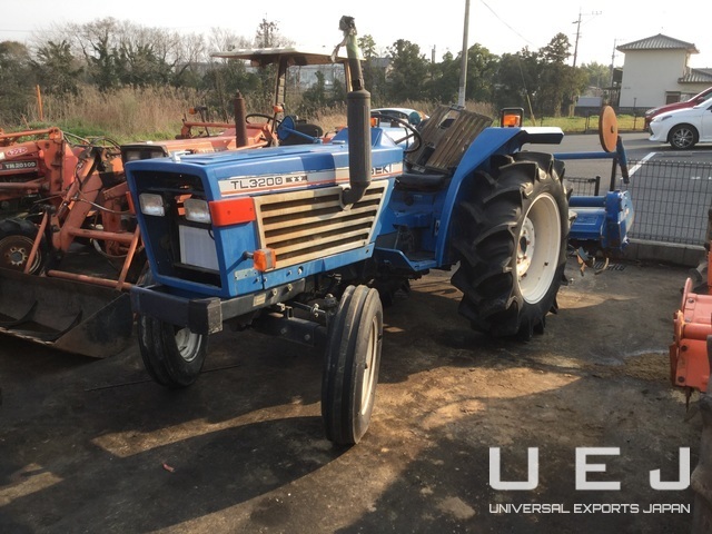 TRACTOR ISEKI TL3200 ( トラクター Iseki ) || UEJ Co. Ltd. ||  福岡で重機・トラクター買取はお任せください