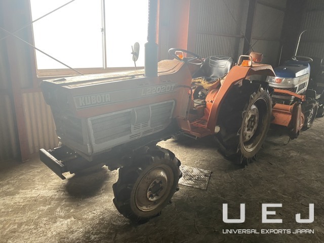 11859 TRACTOR KUBOTA L2202DT