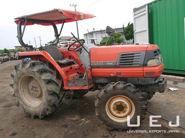 22588 TRACTOR KUBOTA GL338